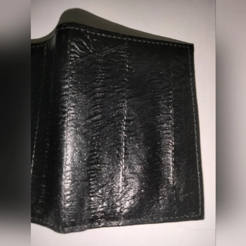 Men's (Black) Split Cowhide Leather & S Mulated Alligator Trifold Wallet